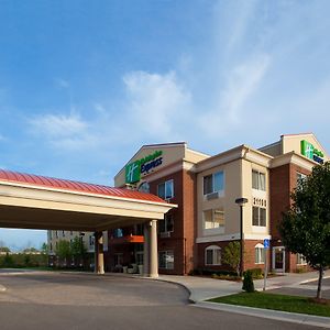 Holiday Inn Express & Suites Detroit - Farmington Hills, An Ihg Hotel